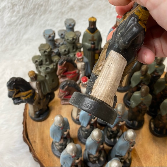 Vintage 1973 Alberta’s Molds Inc 32 Piece Hand Painted Ceramic Chess Set - Picture 6 of 16